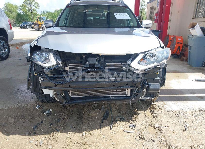 Photo 6 of 2018 Nissan Rogue SV (VIN KNMAT2MV2JP591325)