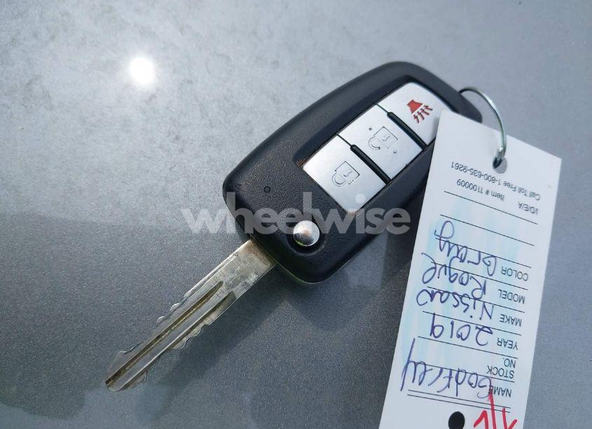 Photo 11 of 2019 Nissan Rogue S (VIN KNMAT2MV2KP500295)