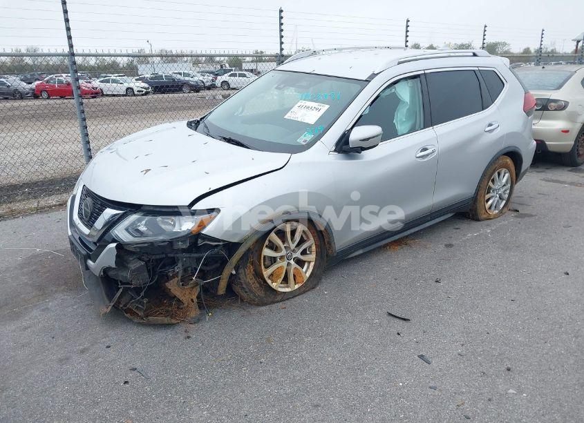 Photo 2 of 2019 Nissan Rogue SV (VIN KNMAT2MV2KP502905)