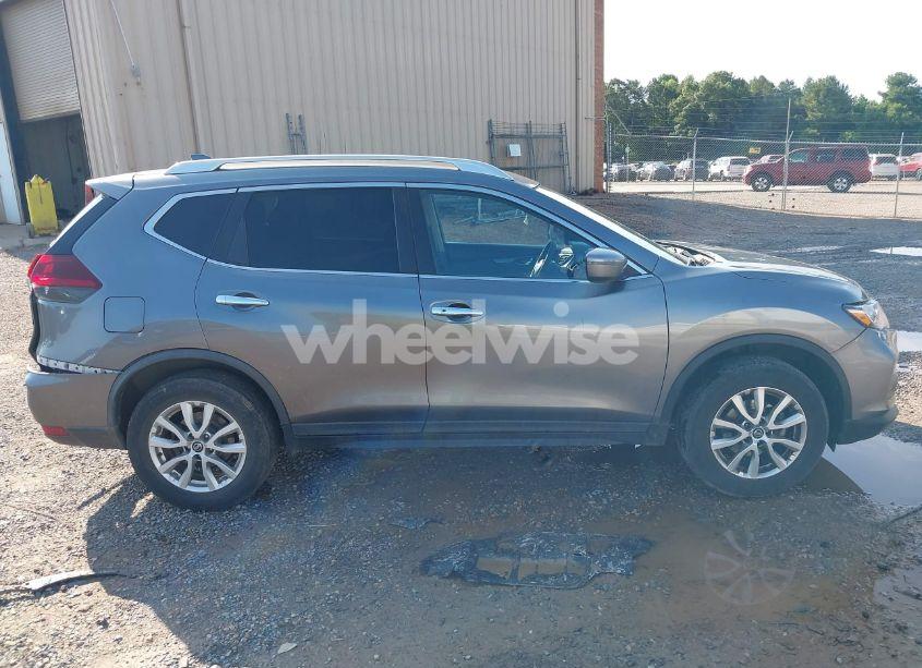 Photo 13 of 2019 Nissan Rogue SV (VIN KNMAT2MV2KP526184)