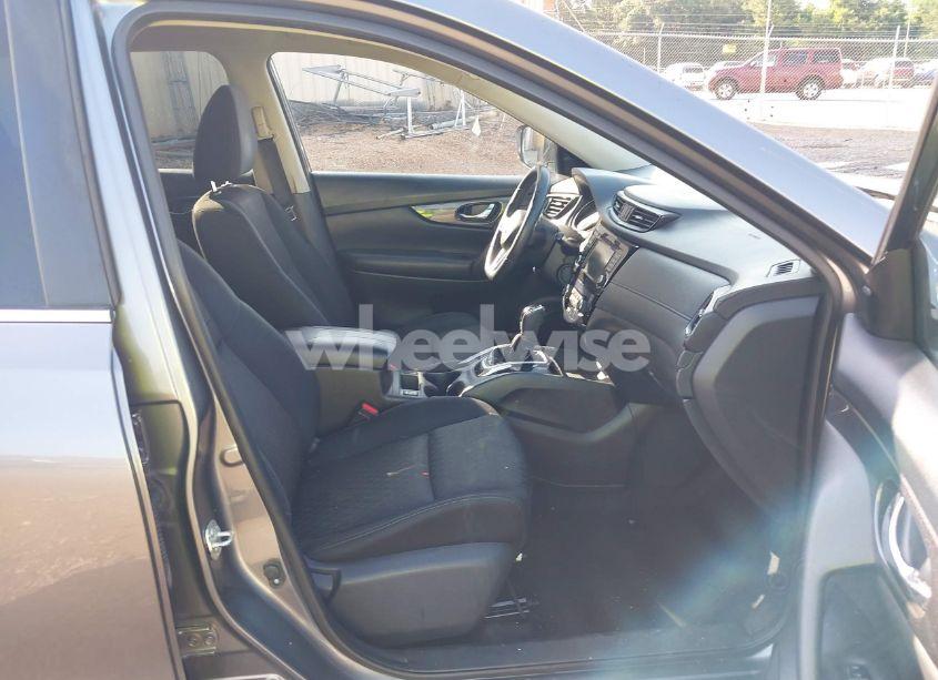 Photo 5 of 2019 Nissan Rogue SV (VIN KNMAT2MV2KP526184)