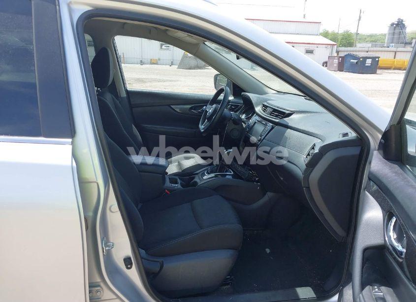 Photo 5 of 2020 Nissan Rogue SV INTELLIGENT AWD (VIN KNMAT2MV2LP523996)