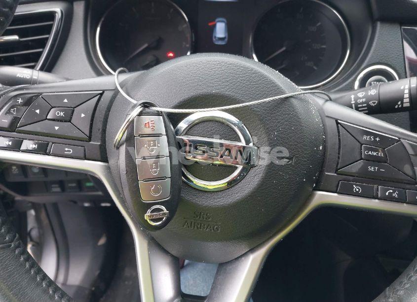 Photo 11 of 2017 Nissan Rogue SV (VIN KNMAT2MV3HP556254)