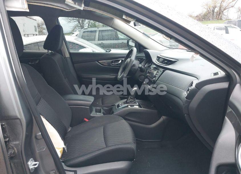 Photo 5 of 2017 Nissan Rogue SV (VIN KNMAT2MV3HP556254)