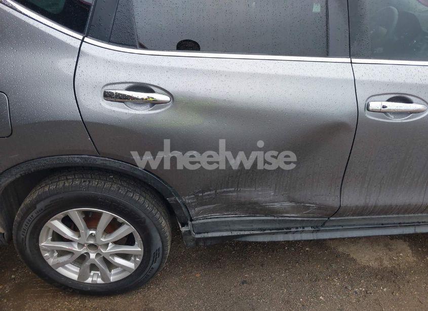 Photo 6 of 2017 Nissan Rogue SV (VIN KNMAT2MV3HP556254)