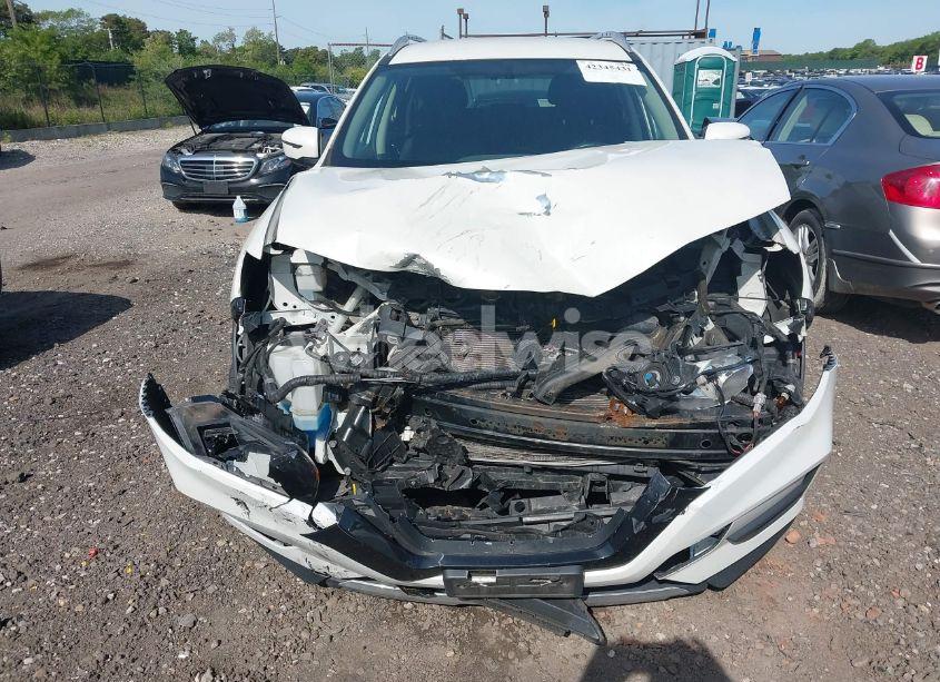 Photo 12 of 2017 Nissan Rogue SV (VIN KNMAT2MV3HP572874)