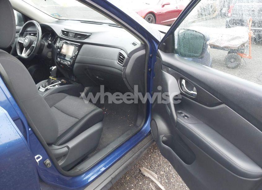 Photo 5 of 2017 Nissan Rogue SV (VIN KNMAT2MV3HP612225)