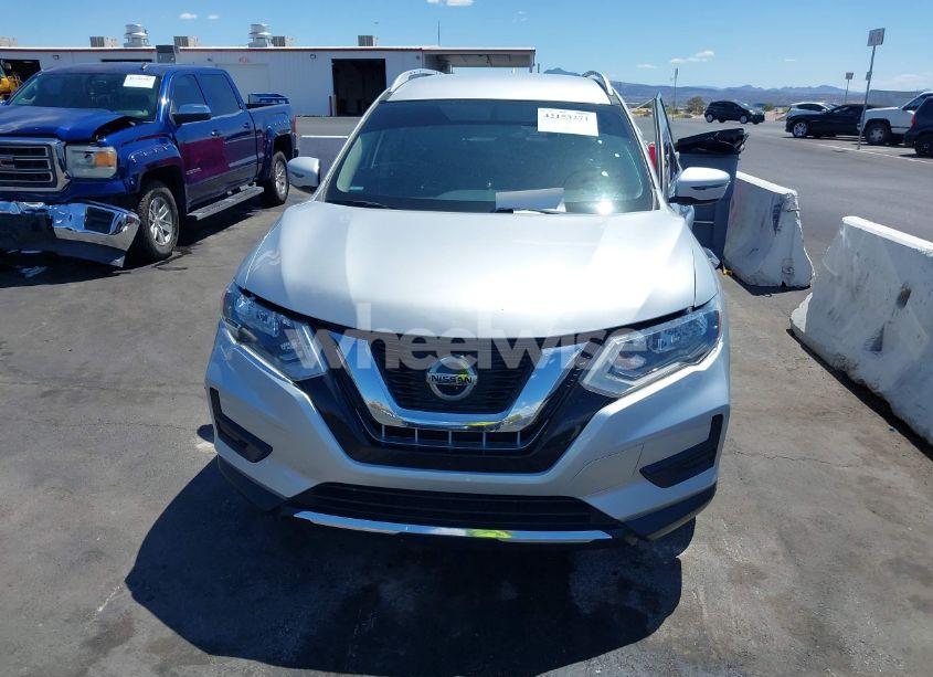 Photo 12 of 2018 Nissan Rogue SV (VIN KNMAT2MV3JP545907)