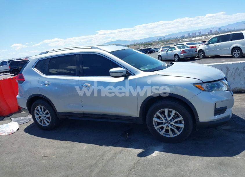 Photo 13 of 2018 Nissan Rogue SV (VIN KNMAT2MV3JP545907)