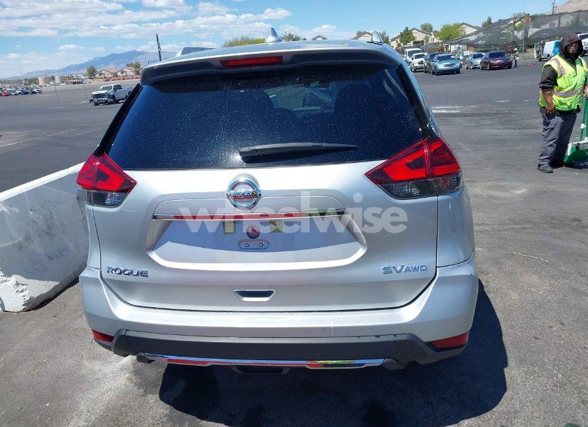 Photo 16 of 2018 Nissan Rogue SV (VIN KNMAT2MV3JP545907)