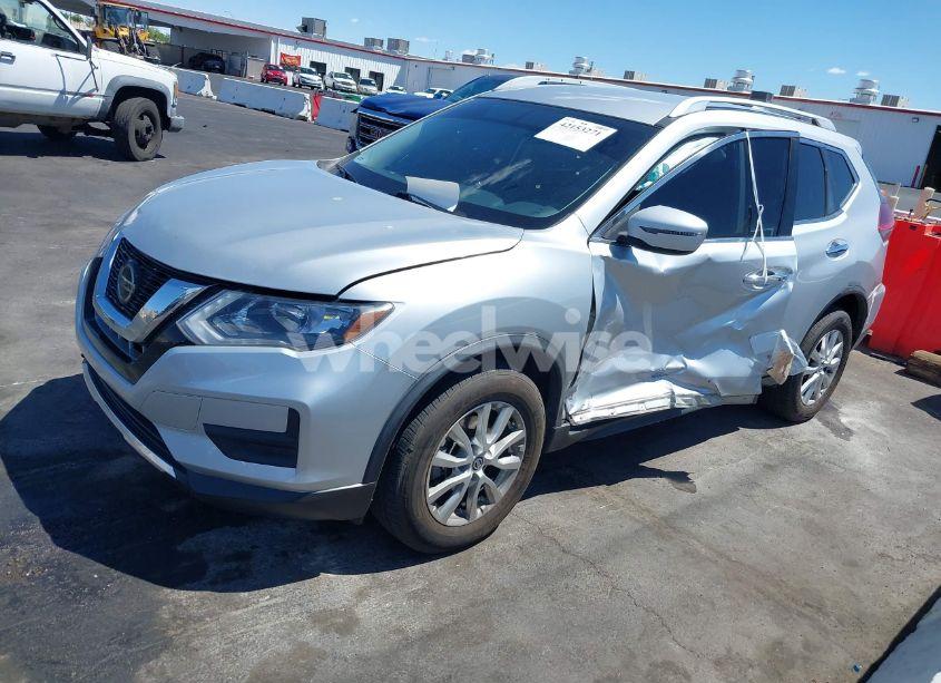 Photo 2 of 2018 Nissan Rogue SV (VIN KNMAT2MV3JP545907)