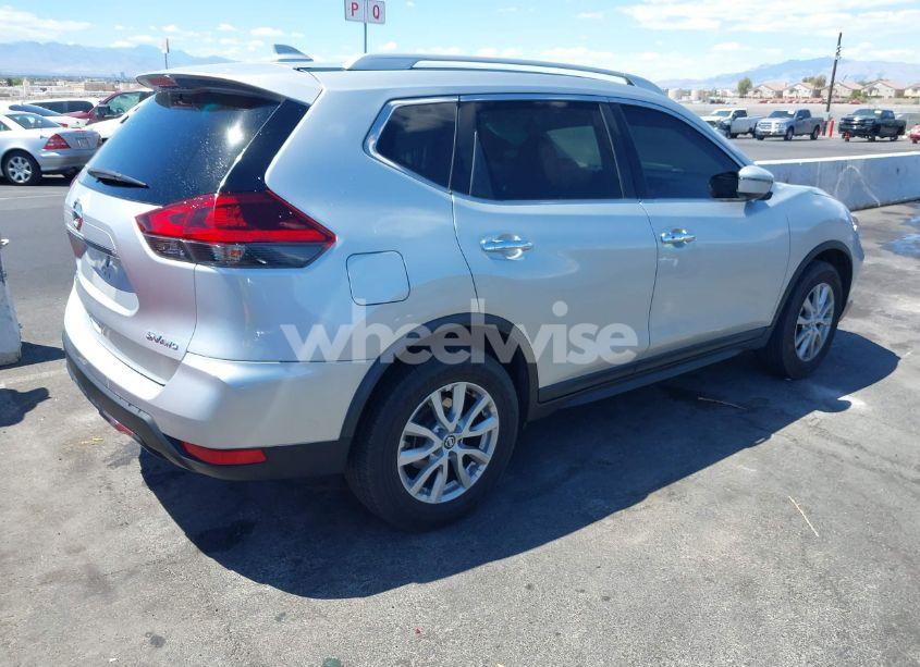 Photo 4 of 2018 Nissan Rogue SV (VIN KNMAT2MV3JP545907)
