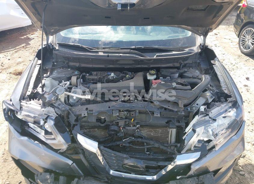 Photo 10 of 2018 Nissan Rogue SV (VIN KNMAT2MV3JP557183)