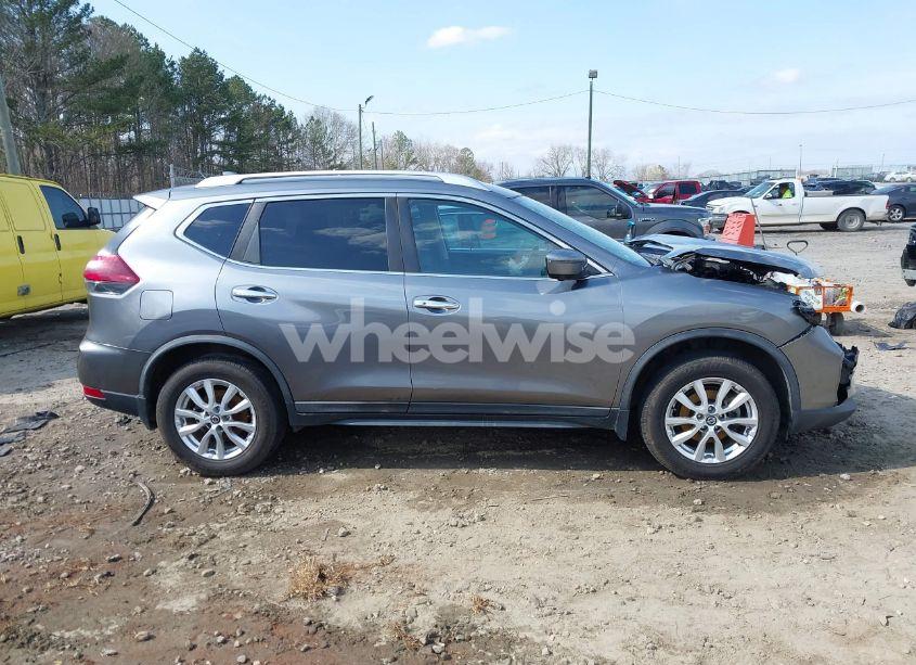 Photo 13 of 2018 Nissan Rogue SV (VIN KNMAT2MV3JP557183)