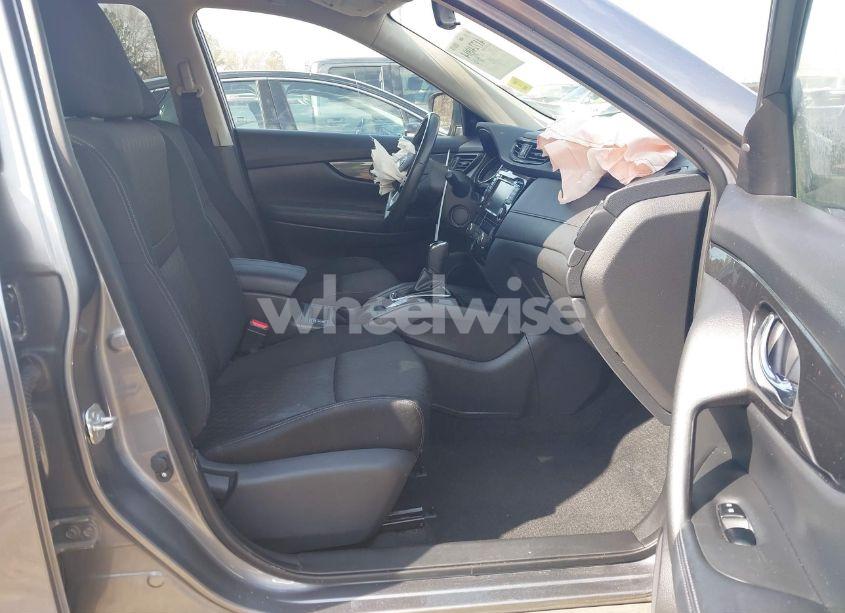 Photo 5 of 2018 Nissan Rogue SV (VIN KNMAT2MV3JP557183)