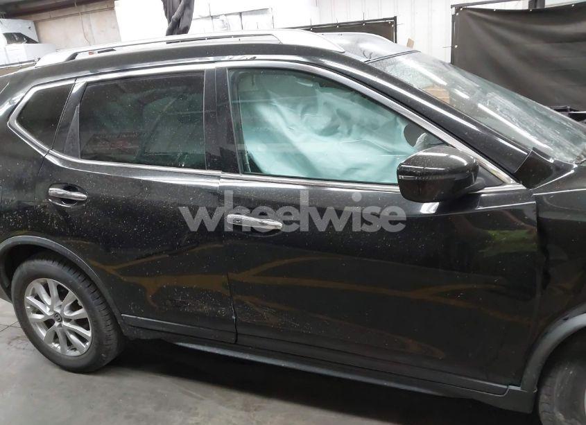 Photo 13 of 2018 Nissan Rogue SV (VIN KNMAT2MV3JP576400)