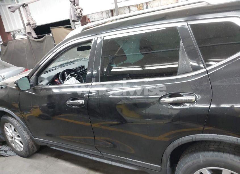 Photo 14 of 2018 Nissan Rogue SV (VIN KNMAT2MV3JP576400)