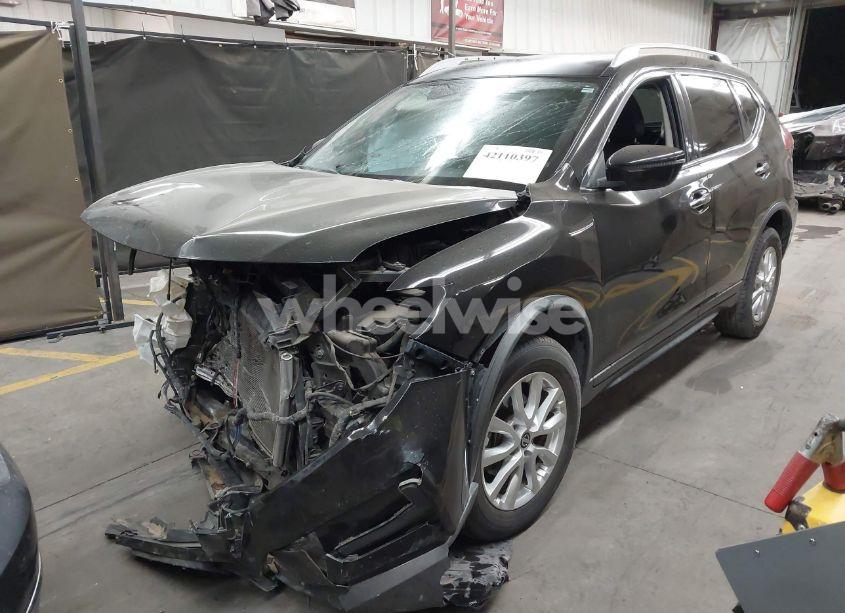 Photo 2 of 2018 Nissan Rogue SV (VIN KNMAT2MV3JP576400)