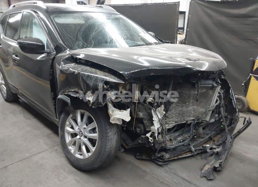 Photo 6 of 2018 Nissan Rogue SV (VIN KNMAT2MV3JP576400)