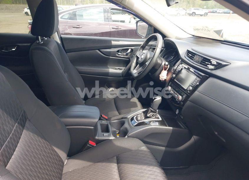 Photo 5 of 2019 Nissan Rogue SV (VIN KNMAT2MV3KP554737)