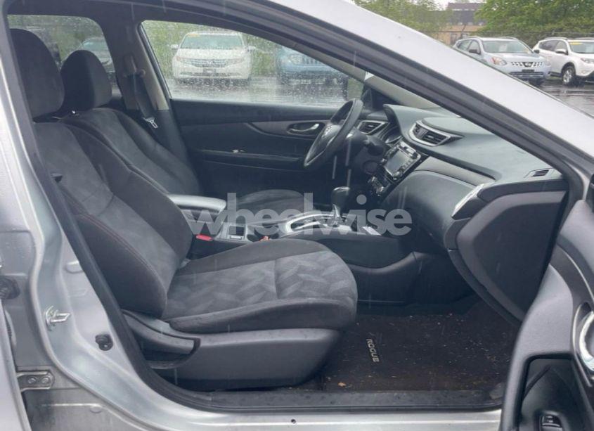 Photo 5 of 2015 Nissan Rogue SV (VIN KNMAT2MV4FP503155)