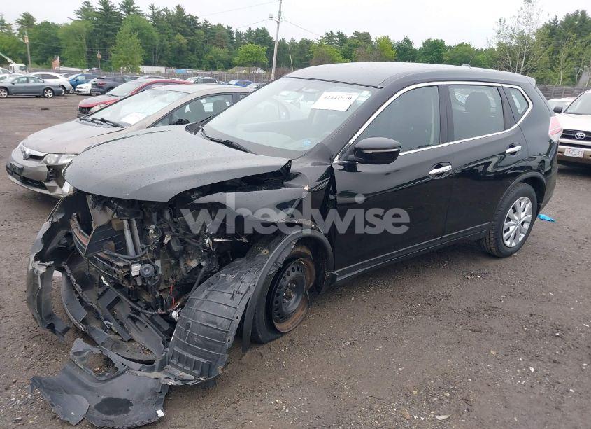 Photo 2 of 2015 Nissan Rogue S (VIN KNMAT2MV4FP589096)