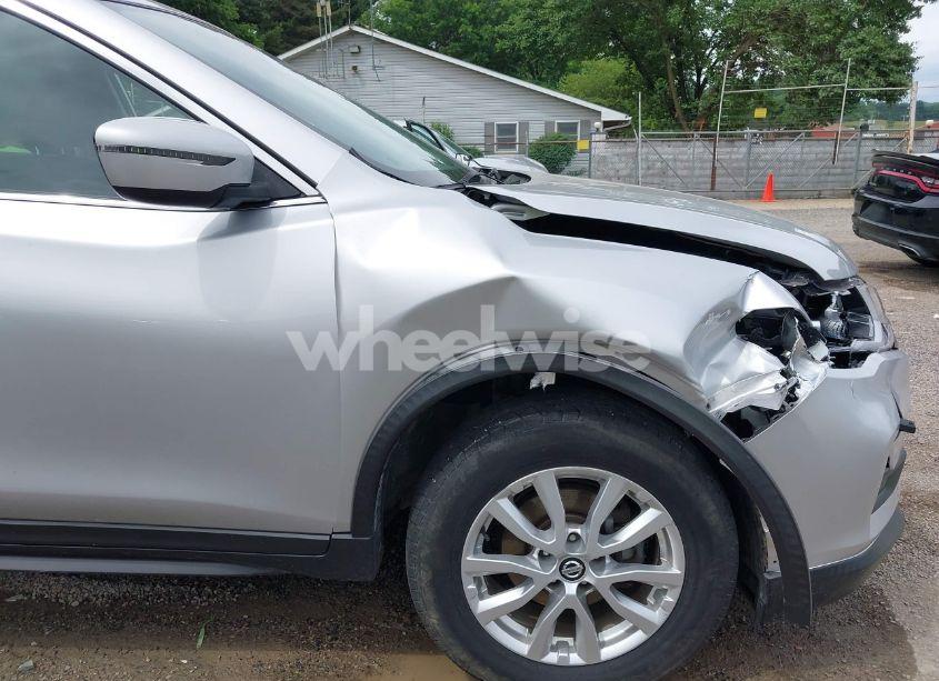 Photo 17 of 2017 Nissan Rogue SV (VIN KNMAT2MV4HP508746)