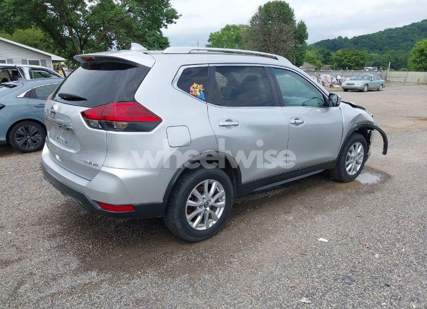 Photo 4 of 2017 Nissan Rogue SV (VIN KNMAT2MV4HP508746)