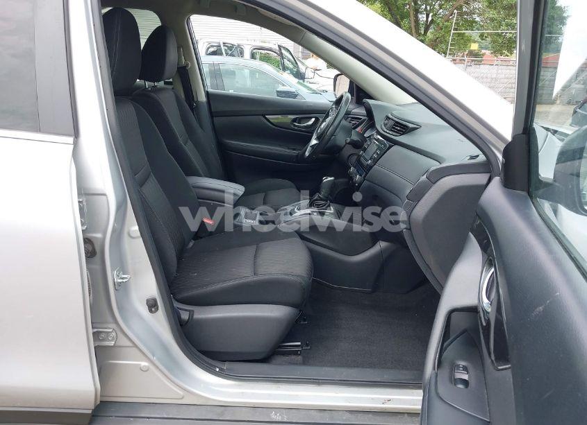 Photo 5 of 2017 Nissan Rogue SV (VIN KNMAT2MV4HP508746)