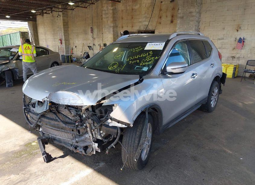 Photo 2 of 2017 Nissan Rogue SV (VIN KNMAT2MV4HP526258)