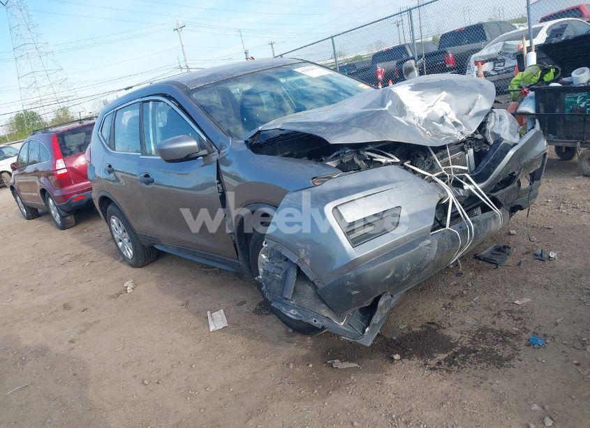 2017 Nissan Rogue S (VIN KNMAT2MV4HP565822) main photo