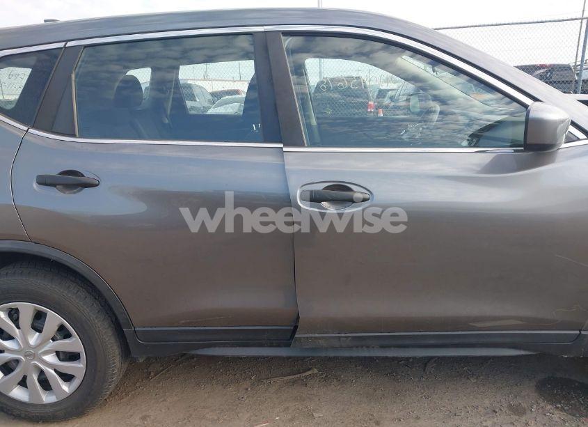 Photo 13 of 2017 Nissan Rogue S (VIN KNMAT2MV4HP565822)