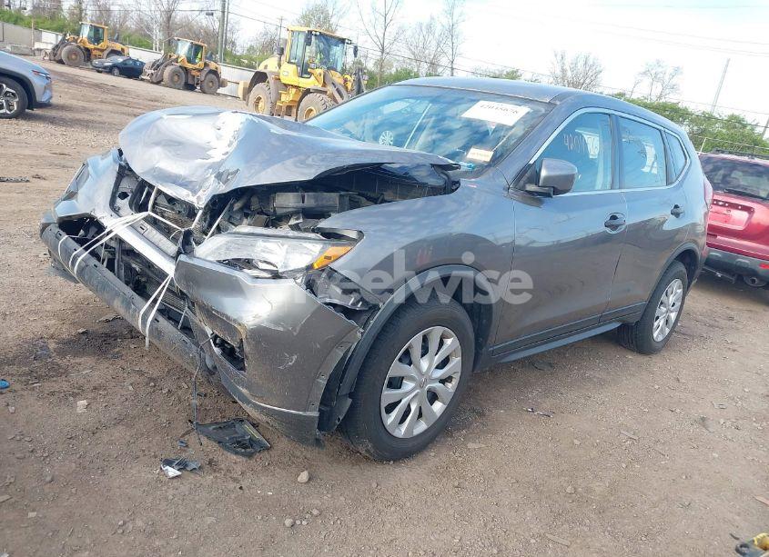 Photo 2 of 2017 Nissan Rogue S (VIN KNMAT2MV4HP565822)