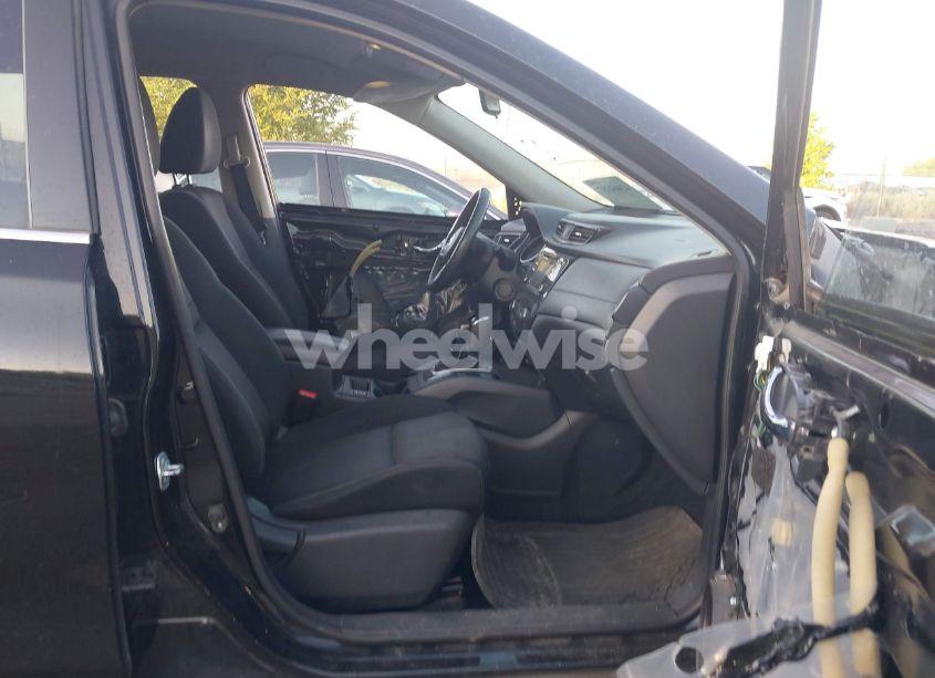 Photo 5 of 2017 Nissan Rogue SV (VIN KNMAT2MV4HP583222)