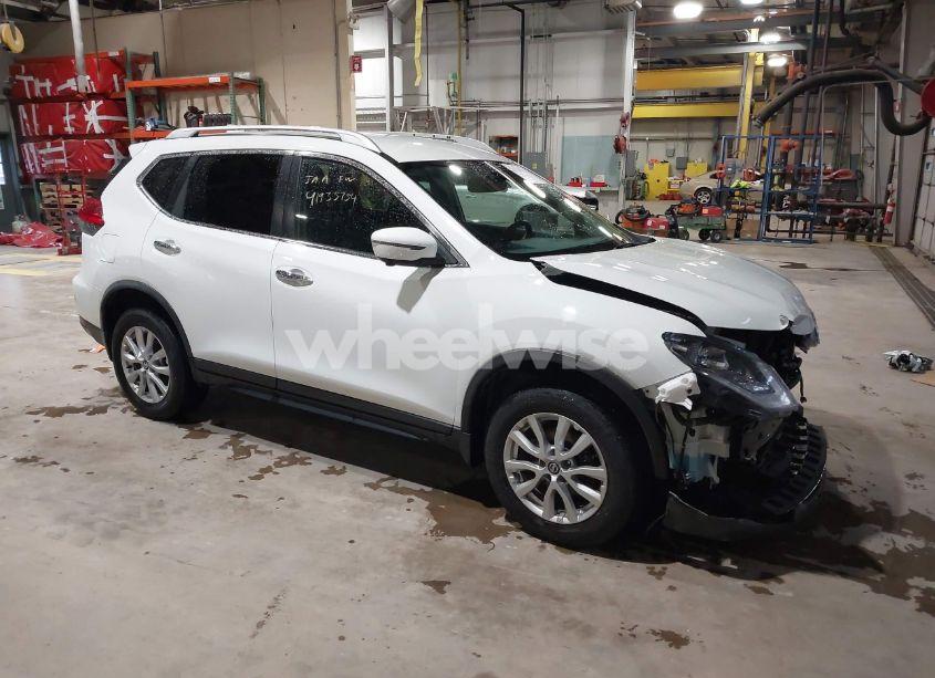 2017 Nissan Rogue SV (VIN KNMAT2MV4HP615103) main photo
