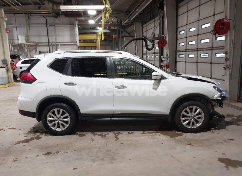 Photo 14 of 2017 Nissan Rogue SV (VIN KNMAT2MV4HP615103)