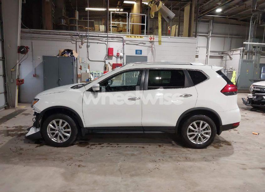 Photo 15 of 2017 Nissan Rogue SV (VIN KNMAT2MV4HP615103)