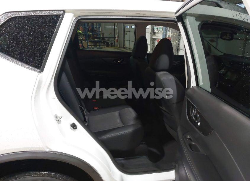 Photo 8 of 2017 Nissan Rogue SV (VIN KNMAT2MV4HP615103)