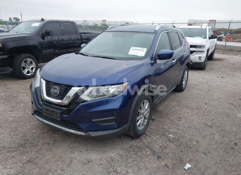 Photo 2 of 2018 Nissan Rogue SV (VIN KNMAT2MV4JP539372)