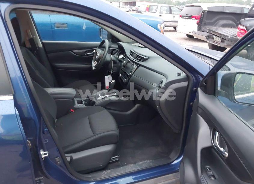 Photo 5 of 2018 Nissan Rogue SV (VIN KNMAT2MV4JP539372)