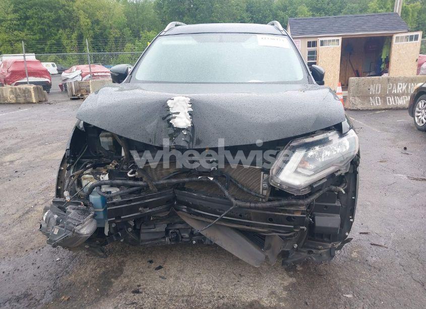 Photo 13 of 2018 Nissan Rogue SV (VIN KNMAT2MV4JP569925)