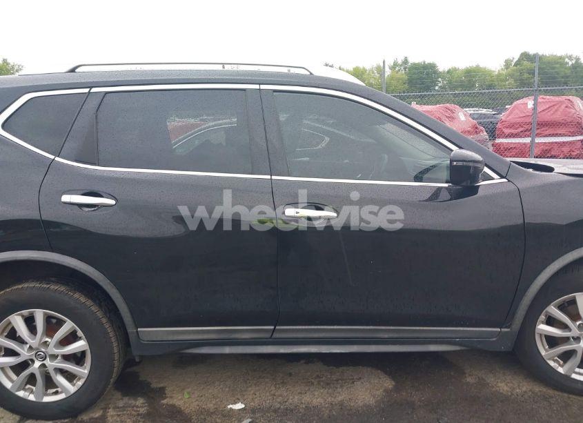 Photo 14 of 2018 Nissan Rogue SV (VIN KNMAT2MV4JP569925)