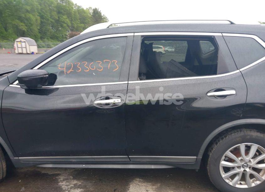 Photo 15 of 2018 Nissan Rogue SV (VIN KNMAT2MV4JP569925)