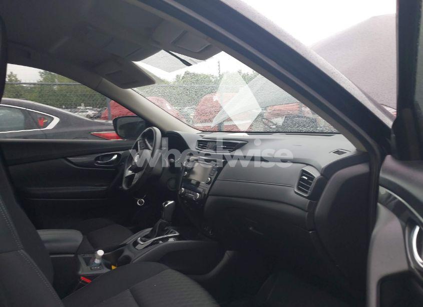 Photo 5 of 2018 Nissan Rogue SV (VIN KNMAT2MV4JP569925)