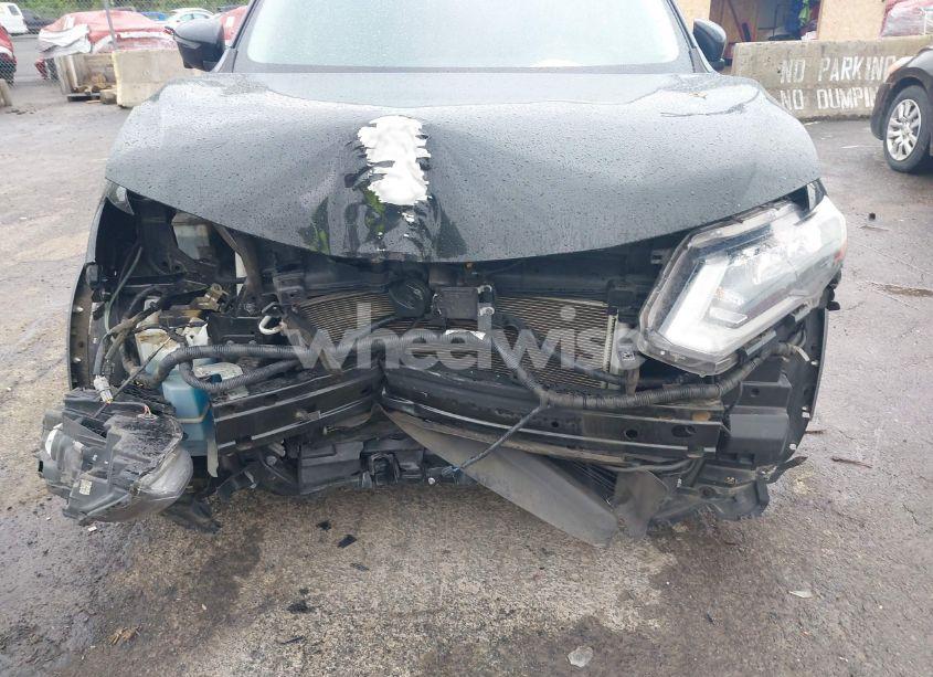 Photo 6 of 2018 Nissan Rogue SV (VIN KNMAT2MV4JP569925)