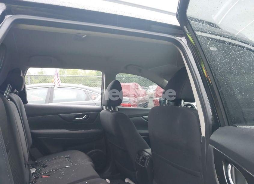 Photo 8 of 2018 Nissan Rogue SV (VIN KNMAT2MV4JP569925)