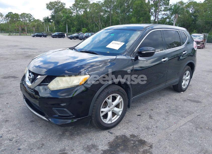 Photo 2 of 2015 Nissan Rogue S (VIN KNMAT2MV5FP577572)