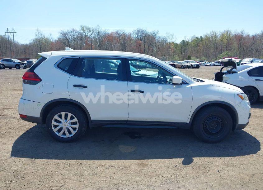 Photo 13 of 2017 Nissan Rogue S (VIN KNMAT2MV5HP517567)