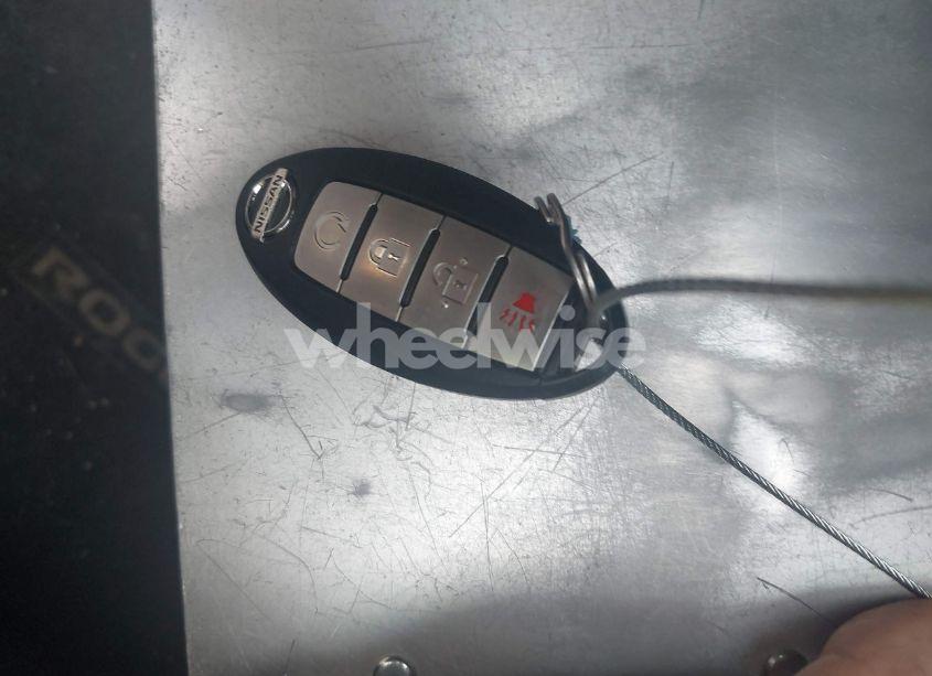 Photo 11 of 2017 Nissan Rogue SV (VIN KNMAT2MV5HP552643)