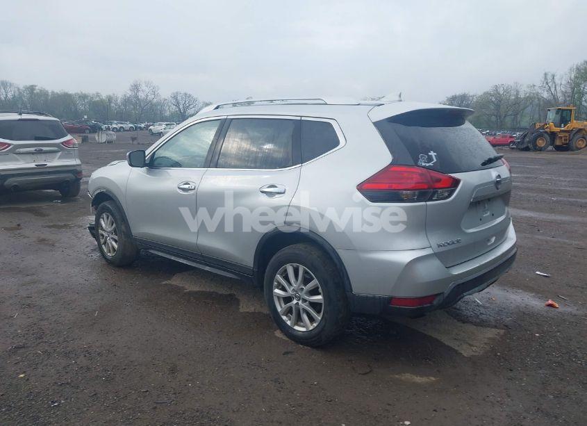 Photo 3 of 2017 Nissan Rogue SV (VIN KNMAT2MV5HP552643)